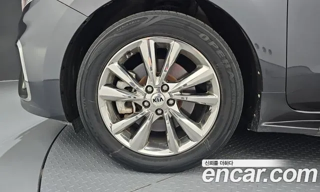 Kia Carnival 2019 thumb 5
