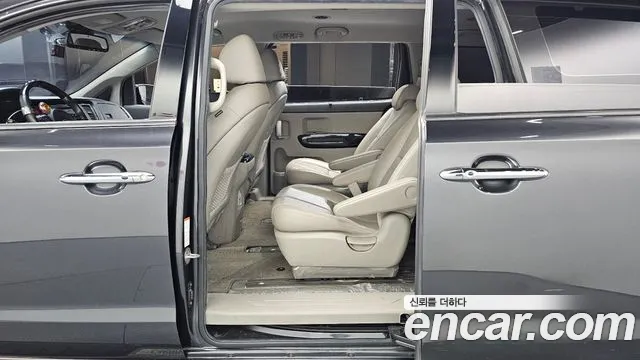 Kia Carnival 2019 thumb 12