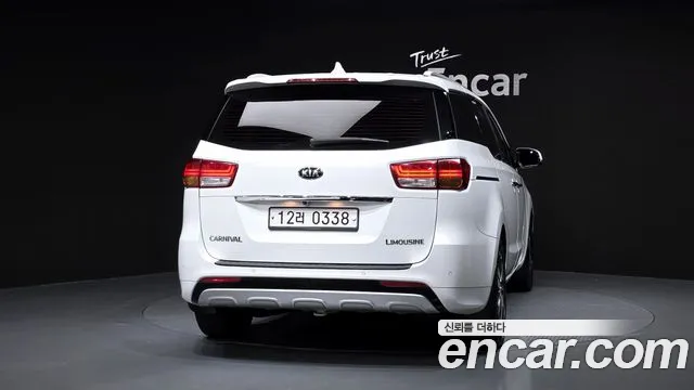 Kia Carnival 2015 thumb 4