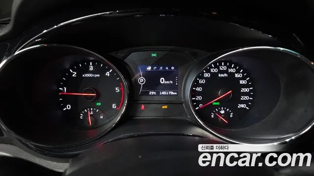 Kia Carnival 2015 thumb 8