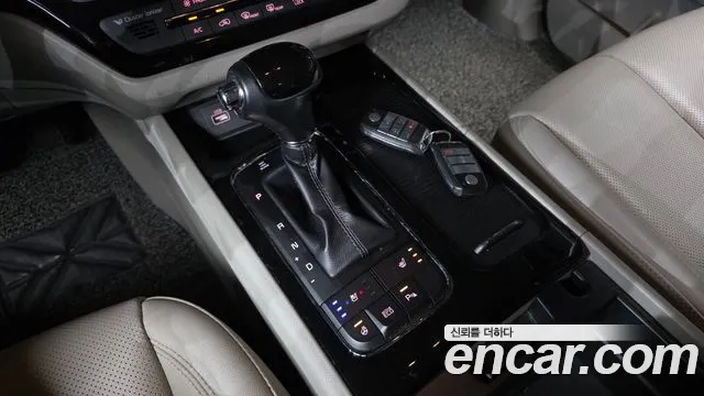 Kia Carnival 2015 thumb 9