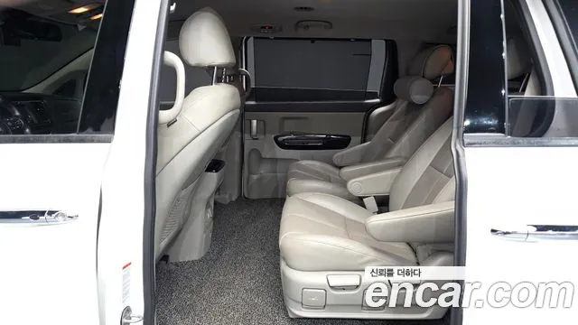 Kia Carnival 2015 thumb 11