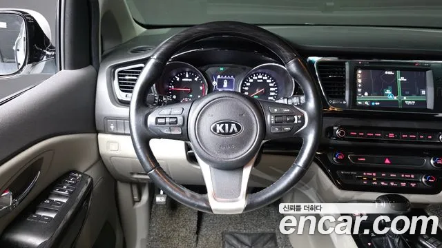 Kia Carnival 2015 thumb 12
