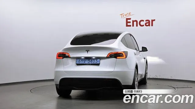 Tesla Model Y 2023 thumb 4