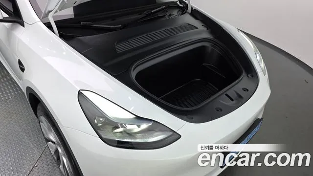 Tesla Model Y 2023 thumb 6