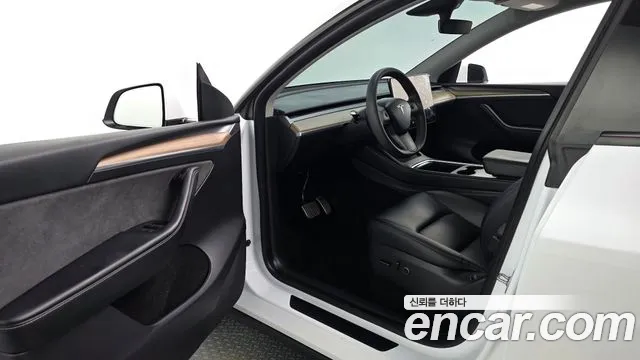 Tesla Model Y 2023 thumb 10