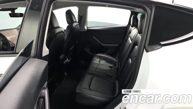 Tesla Model Y 2023 thumb 12