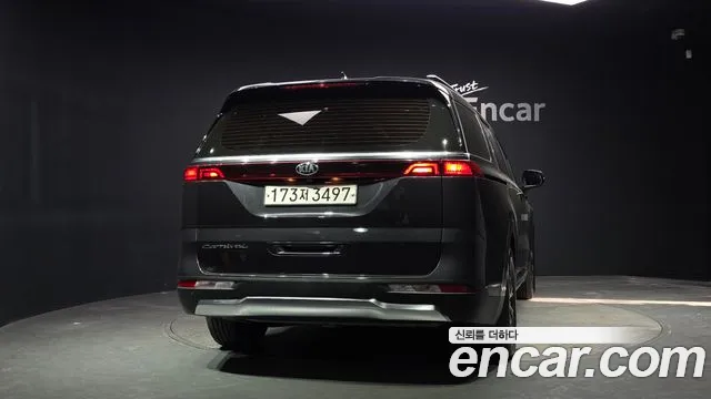 Kia Carnival 2021 thumb 4