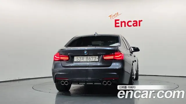 BMW 3-Series 2018 thumb 4