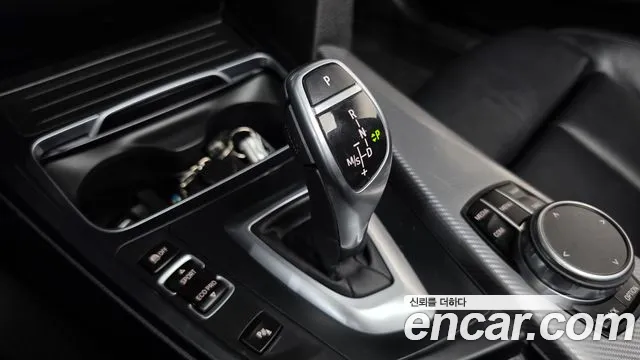 BMW 3-Series 2018 thumb 9