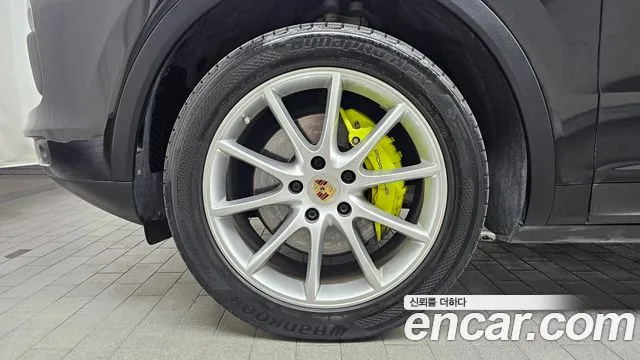 Porsche Cayenne 2022 thumb 4