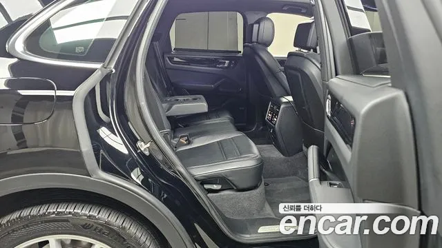 Porsche Cayenne 2022 thumb 10