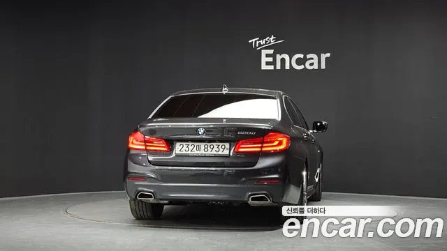 BMW 5-Series 2019 thumb 3