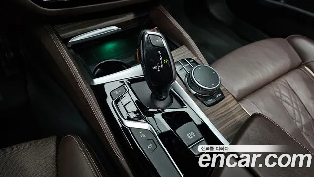 BMW 5-Series 2019 thumb 8