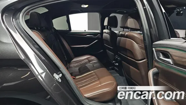 BMW 5-Series 2019 thumb 10