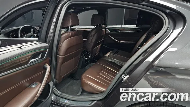 BMW 5-Series 2019 thumb 11