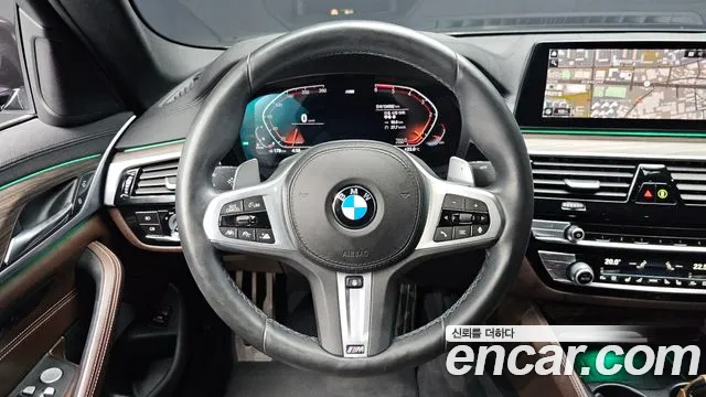 BMW 5-Series 2019 thumb 12