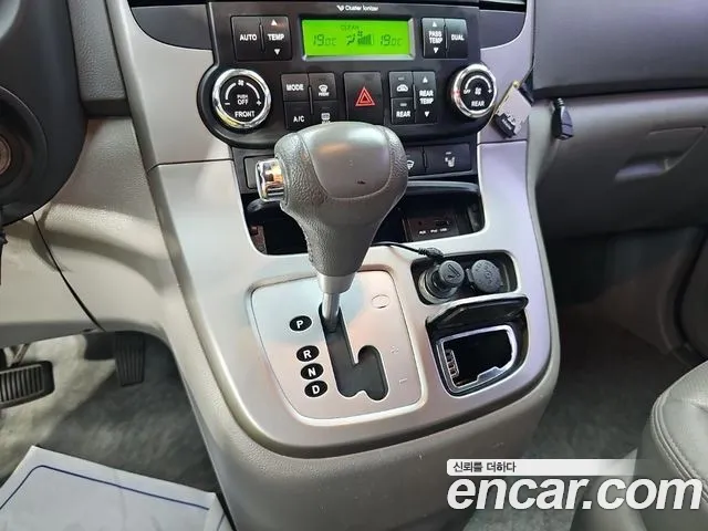 Kia Carnival 2014 thumb 8