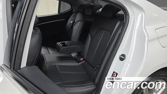 Genesis G70 2019 thumb 11