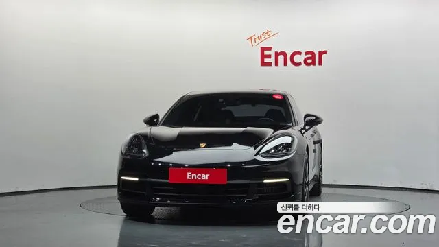 Porsche Panamera 2018 thumb 3