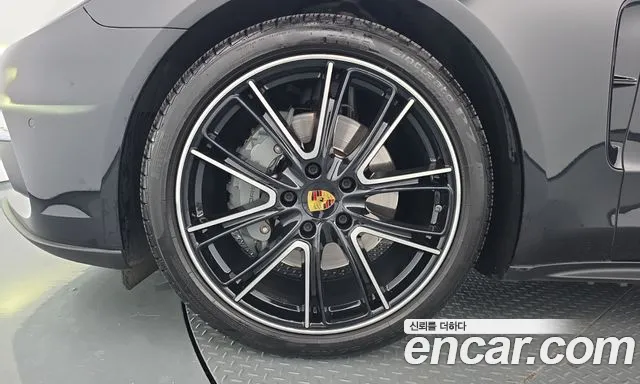 Porsche Panamera 2018 thumb 5