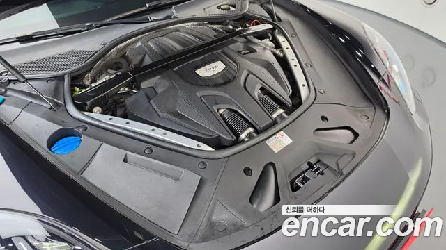 Porsche Panamera 2018 thumb 6