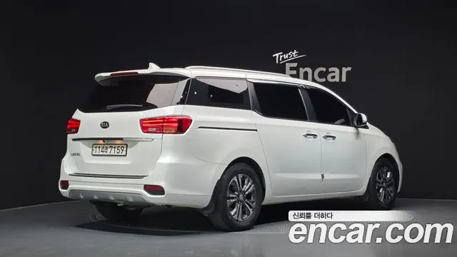 Kia Carnival 2019 thumb 2