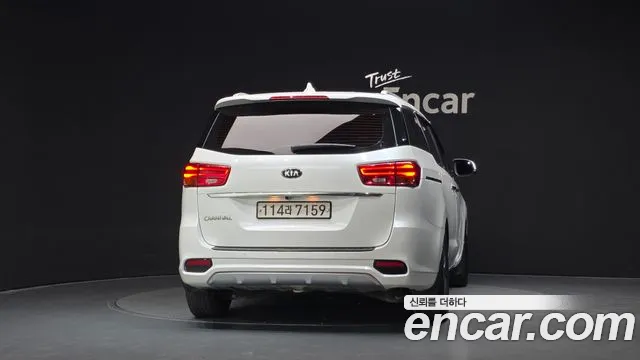 Kia Carnival 2019 thumb 4