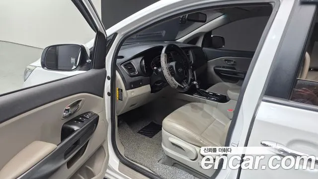 Kia Carnival 2019 thumb 10