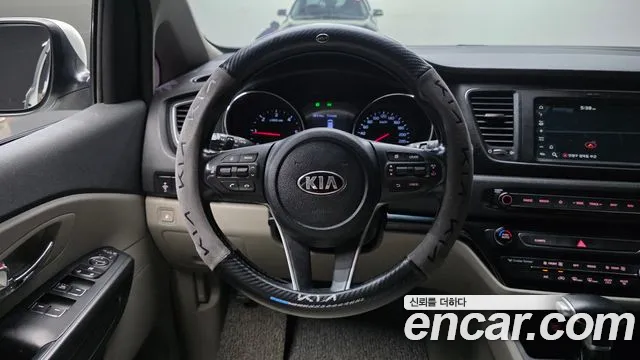 Kia Carnival 2019 thumb 12