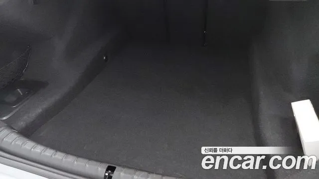 BMW 5-Series 2018 thumb 8