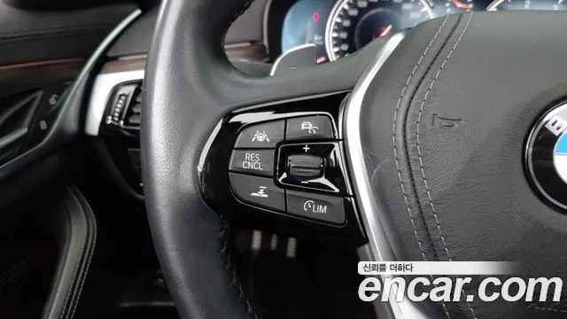 BMW 5-Series 2018 thumb 9