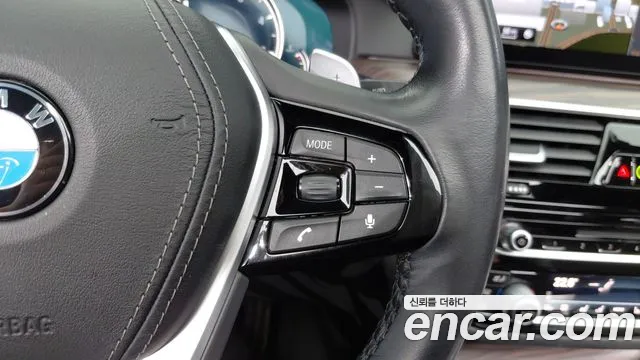 BMW 5-Series 2018 thumb 10