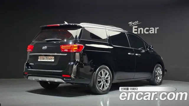 Kia Carnival 2018 thumb 2