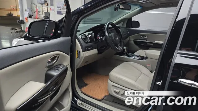 Kia Carnival 2018 thumb 10