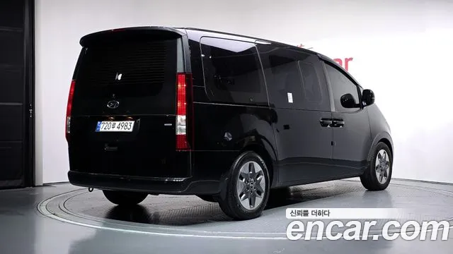 Hyundai Staria 2023 thumb 2