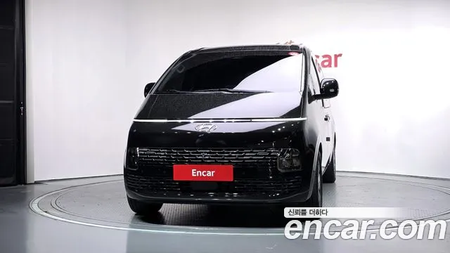 Hyundai Staria 2023 thumb 3