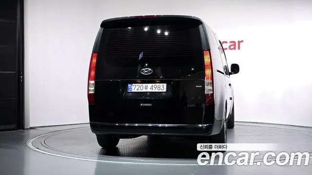 Hyundai Staria 2023 thumb 4