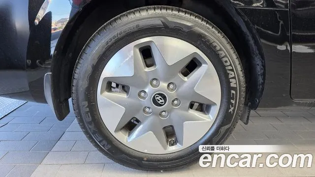 Hyundai Staria 2023 thumb 5