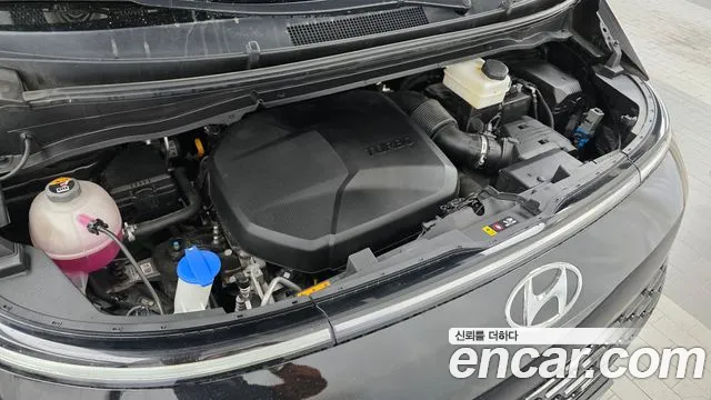 Hyundai Staria 2023 thumb 6