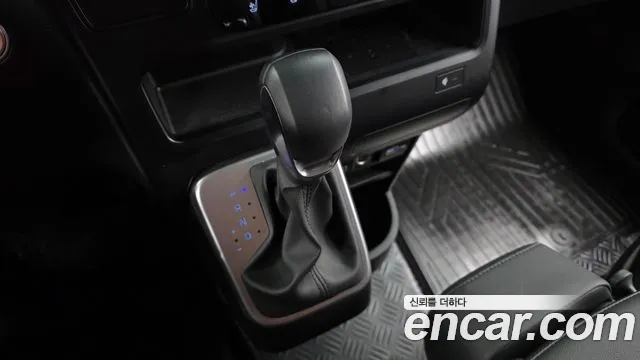 Hyundai Staria 2023 thumb 9