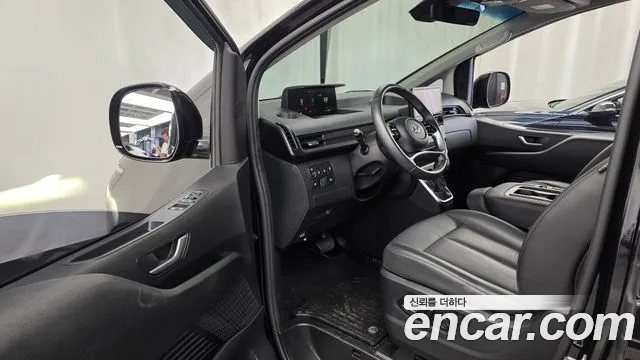 Hyundai Staria 2023 thumb 10