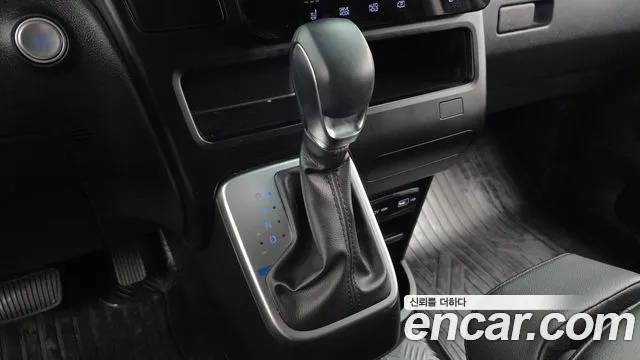 Hyundai Staria 2022 thumb 9