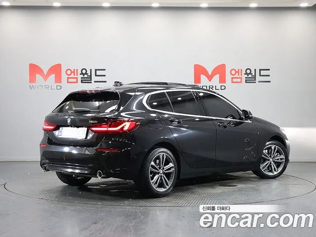 BMW 1-Series 2022 thumb 3