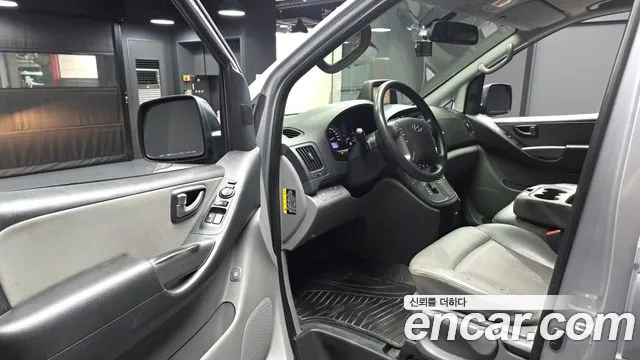 Hyundai Starex 2017 thumb 10
