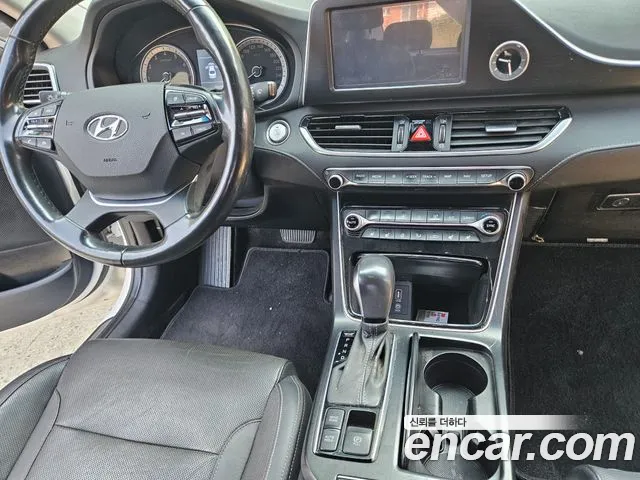 Hyundai Grandeur 2017 thumb 8