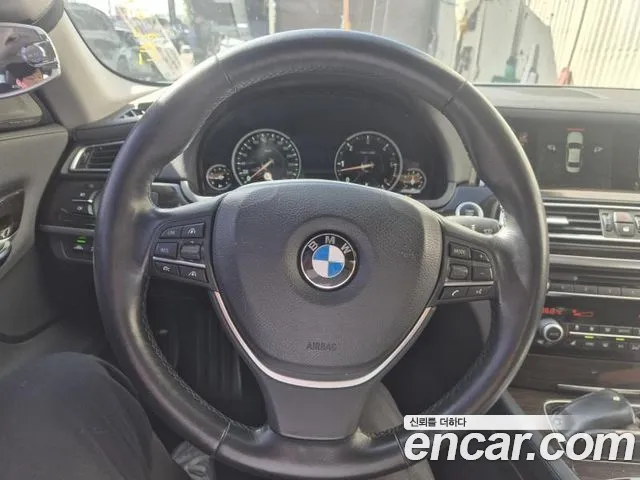 BMW 7-Series 2014 thumb 8