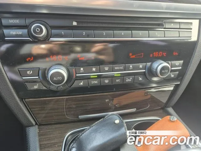 BMW 7-Series 2014 thumb 10