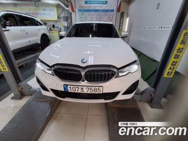 BMW 3-Series 2022 thumb 4