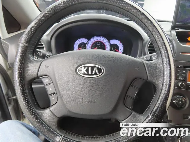 Kia Carens 2010 thumb 8